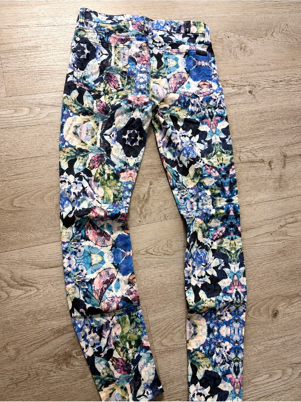 🌸 7 For All Mankind “The Skinny” Floral Kaleidoscope Print Jeans – Size 26